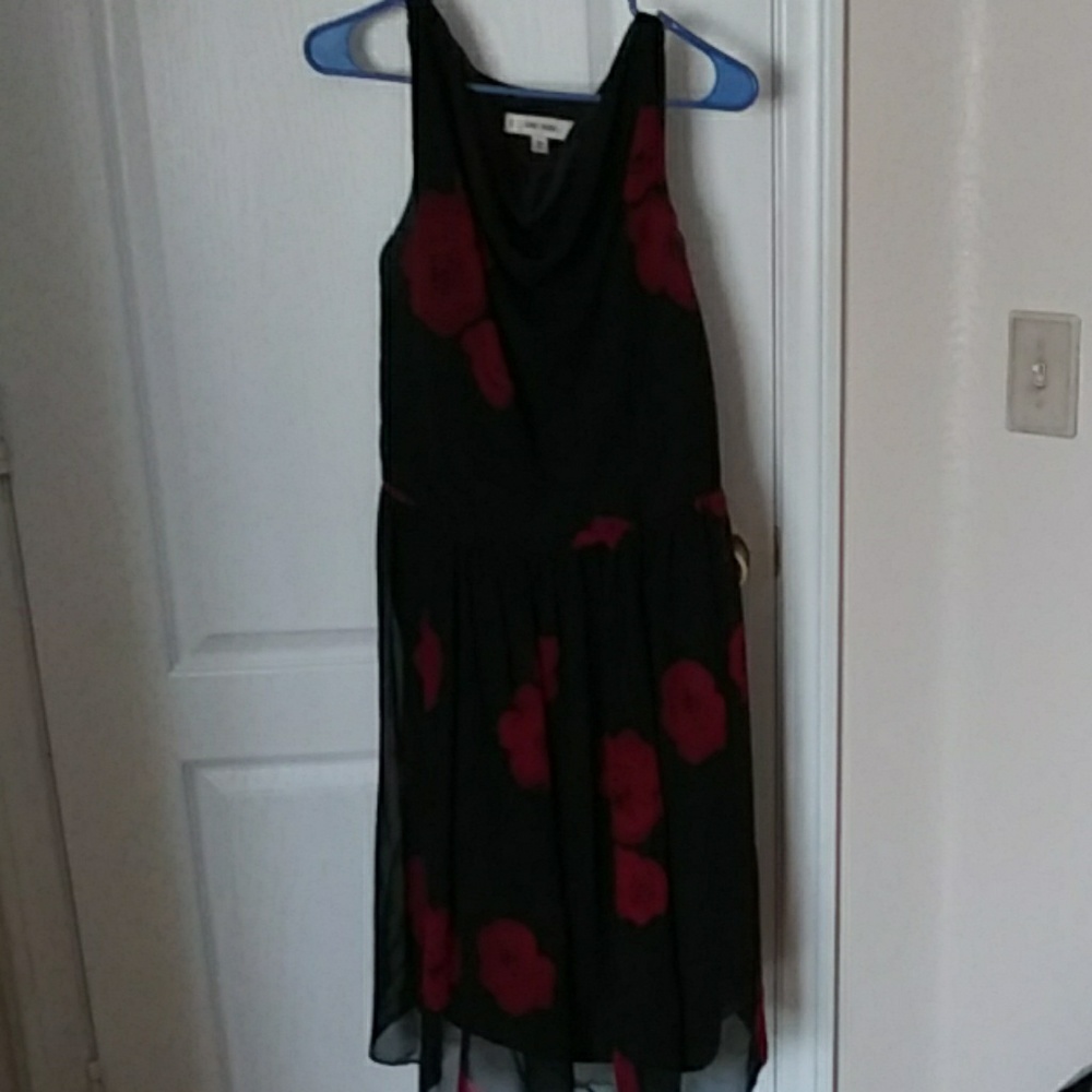 (Needs TLC) Black and red rose dress size 16W 🍾
